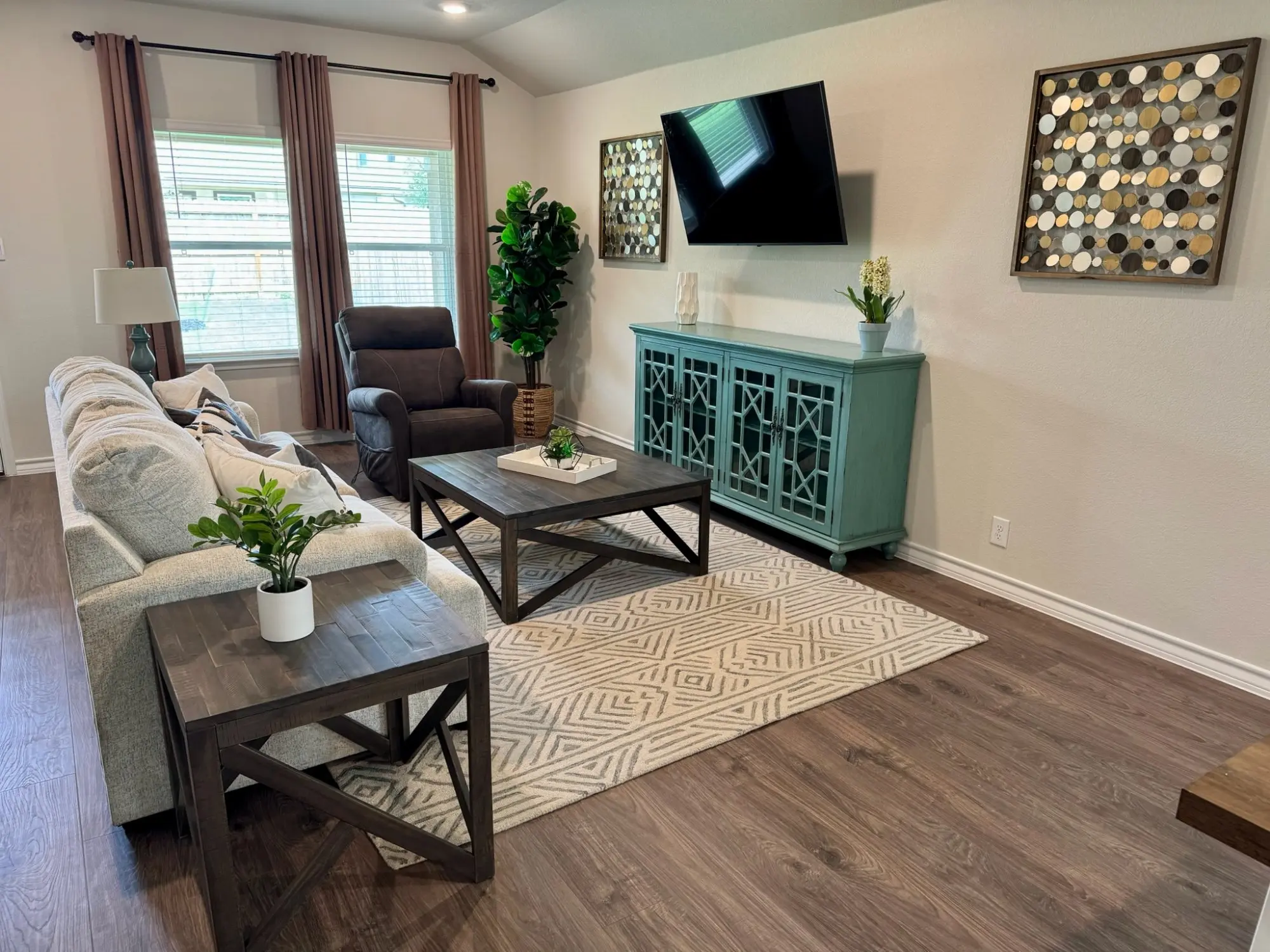 Spacious living room